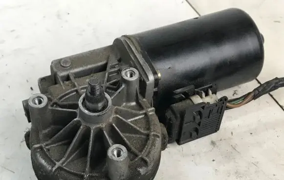 BMW 5 E39 Wiper motor 8360603 404202 1203C