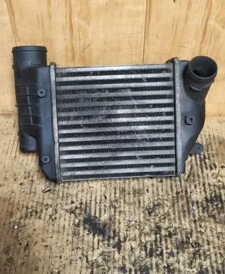 Audi RS6 C6 Intercooler radiator 32150182