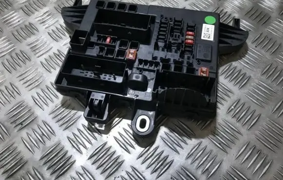 Opel Insignia A Fuse box set 22737768 025909-253-13