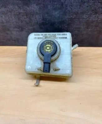 BMW 5 E60 E61 Brake fluid reservoir 32067179