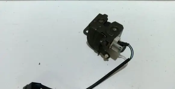 Hyundai Santa Fe Tailgate window lock/catch/latch 