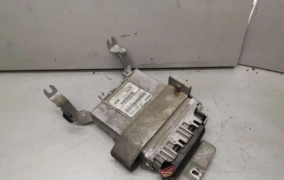 Volvo S40, V40 Engine control unit/module 0281001906 7700110648 P30613695