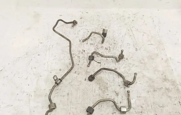 Mazda 3 III Fuel injector supply line/pipe 