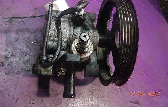 Mitsubishi Carisma Power steering pump