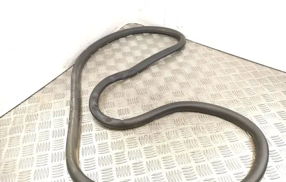 Rear door rubber seal (on body)