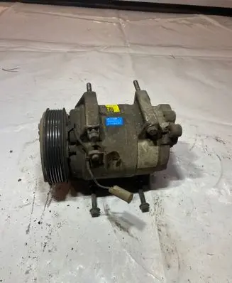 Volvo V70 Air conditioning (A/C) compressor (pump) 8708581