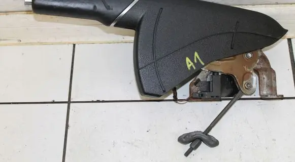 Handbrake/parking brake lever assembly