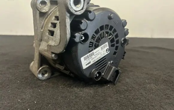 BMW 3 E90 E91 Generator/alternator 7802261 409199885 2543461C
