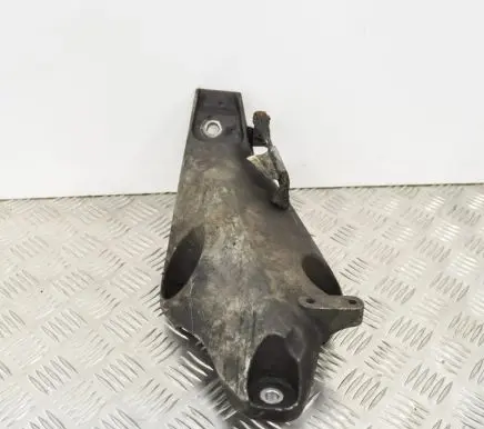 BMW X5 E70 Engine mounting bracket 6772679
