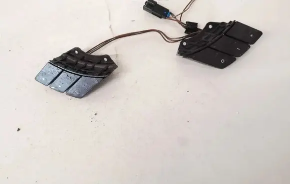 Steering wheel buttons/switches