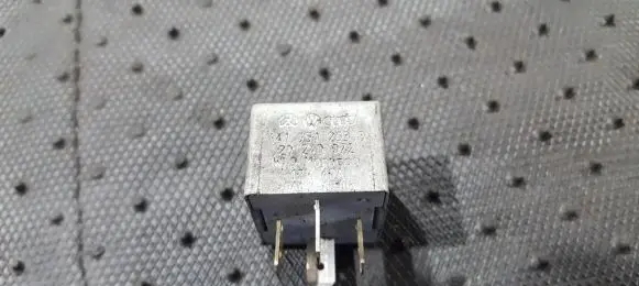 Volkswagen PASSAT B6 Other relay 141951253B 20240072