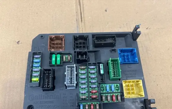 Citroen C4 I Picasso Fuse module 9806687980 BSIQ0401