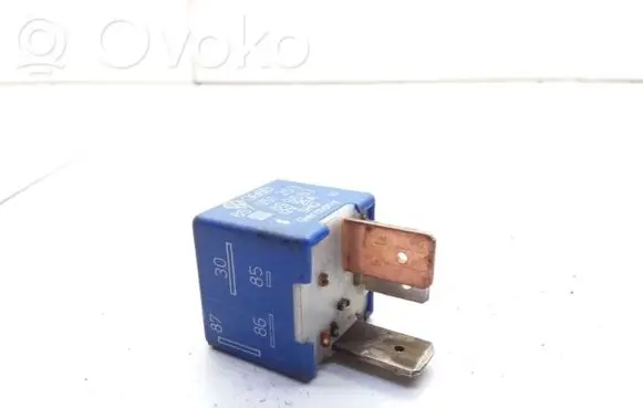 Audi A4 S4 B5 8D Other relay 857951253