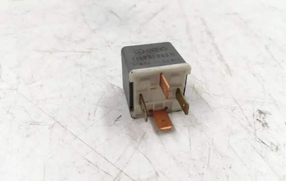Volkswagen PASSAT B4 Other relay 141951253B