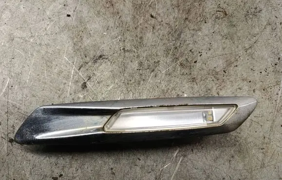 BMW 5 F10 F11 Front fender indicator light 7154168