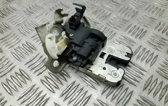 Audi A4 S4 B8 8K Tailgate/trunk/boot lock/catch/latch 8K9827505A