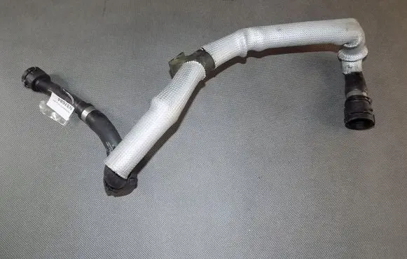 Volkswagen Touareg II Engine coolant pipe/hose 7P6122109