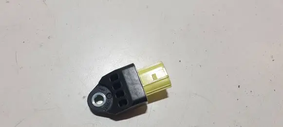 Toyota RAV 4 (XA40) Airbag deployment crash/impact sensor