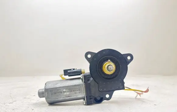 Ford Fiesta Front door window regulator motor 0130821939