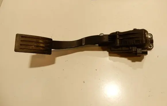 Ford Focus Accelerator throttle pedal 4M519F836BH 26163
