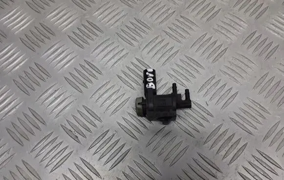 Volkswagen Bora Valve vacuum 1J0906283C