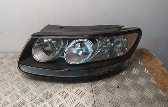 Hyundai Santa Fe Headlight/headlamp 921012B0