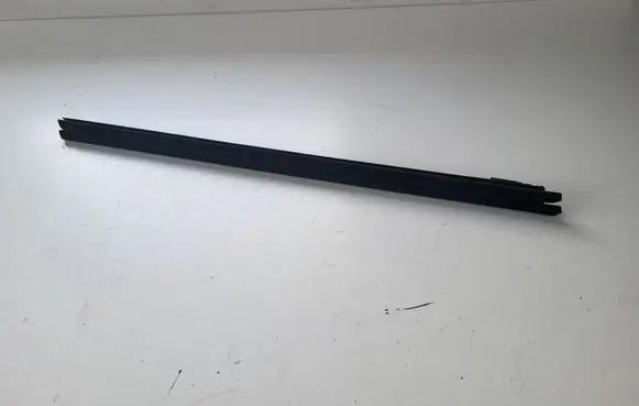 Toyota Avensis T270 Rubber seal rear door window/glass 
