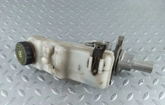 Brake fluid reservoir