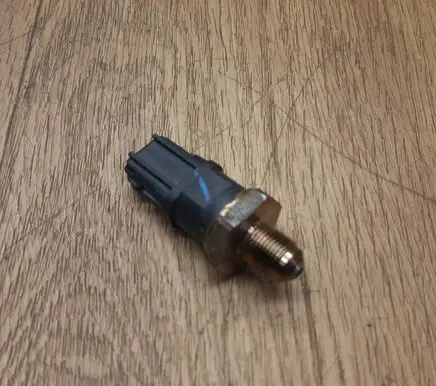 Lexus RX 450H Fuel pressure sensor 8945878010