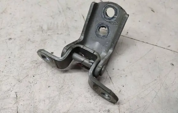 Nissan Qashqai Front door upper hinge