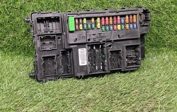 Ford Fusion II Power management control unit FU5T15604DAH