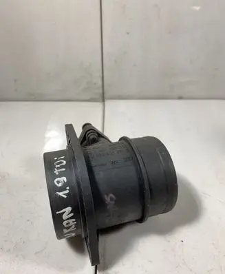 Volkswagen Touran I Mass air flow meter 038906461B