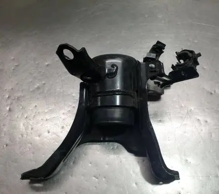 Engine mount bracket