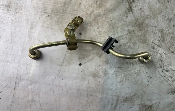 Opel Astra H Fuel injector supply line/pipe 
