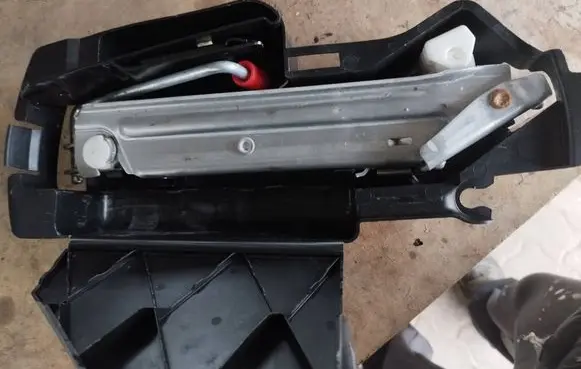 Mercedes-Benz C W203 Spare wheel section trim a2038990414