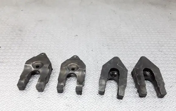 Nissan Pathfinder R51 Fuel Injector clamp holder