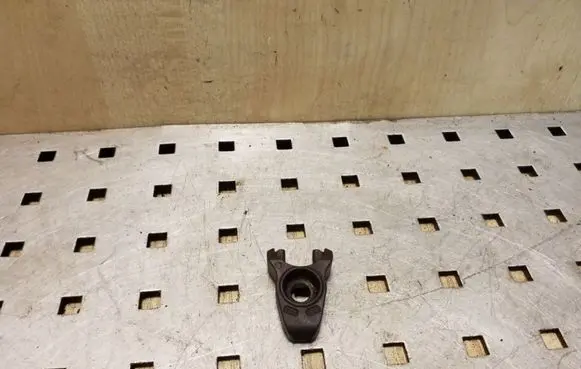 Peugeot 4007 Fuel Injector clamp holder