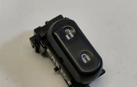 Cadillac SRX Central locking switch button 25752613