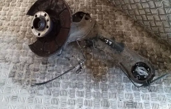 Rear wheel hub spindle/knuckle