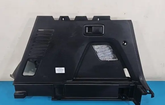 Trunk/boot side trim panel
