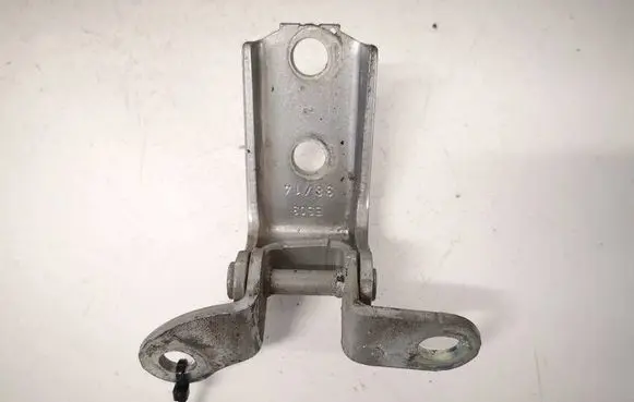 Toyota Avensis T270 Rear door lower hinge