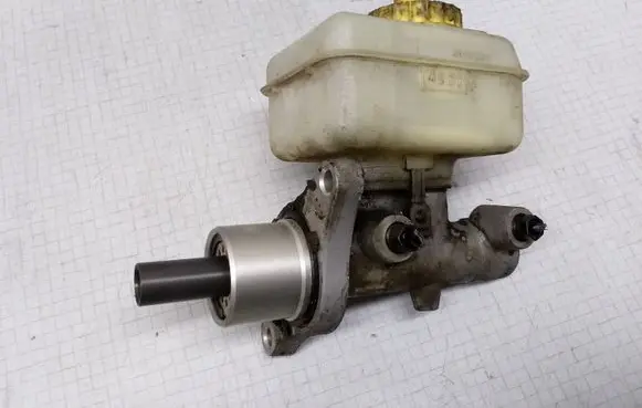 Skoda Octavia Mk1 (1U) Master brake cylinder 1J1611301B