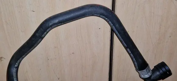 Volvo V70 Engine coolant pipe/hose 9492232