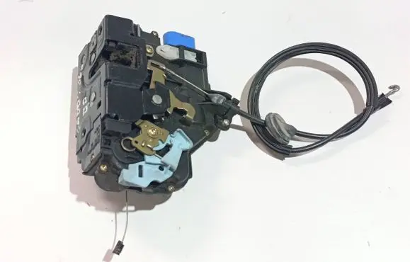 Volkswagen Caddy Front door lock 3D1837016