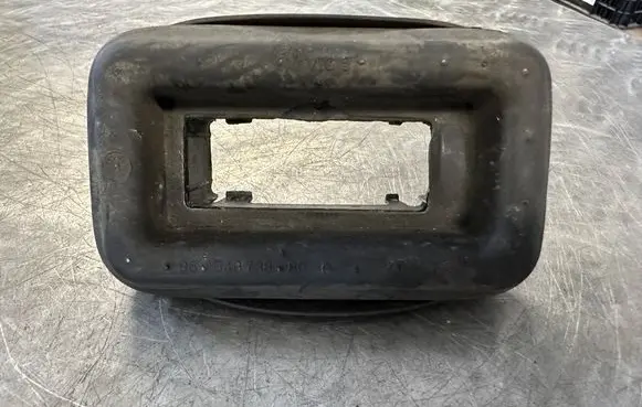 Peugeot 3008 I Other engine bay part 9654873880