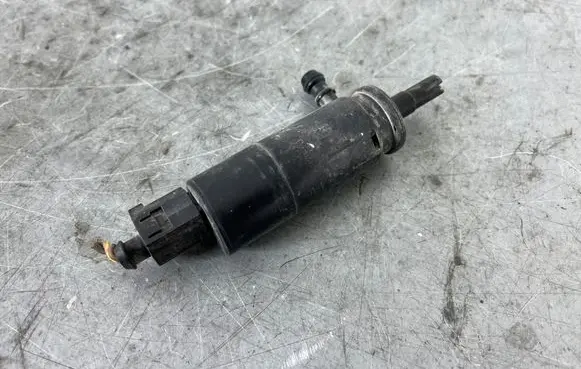 Volkswagen Touran I Headlight washer pump 3B7955681