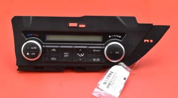 Toyota Auris E180 Climate control unit 55900-02790