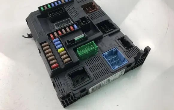 Peugeot 2008 I Fuse box set 9807532080