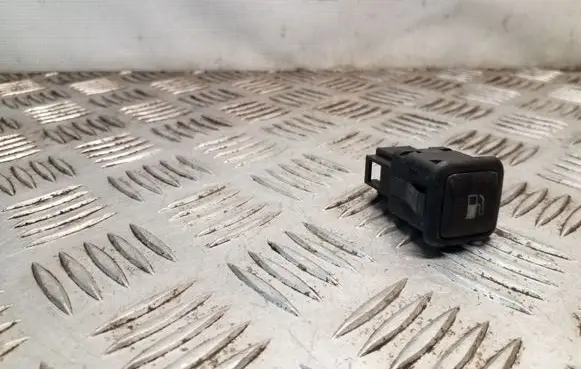 Volkswagen PASSAT B5.5 Fuel tank opening switch 3B0959833A
