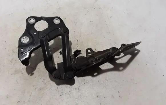 Engine bonnet/hood hinges